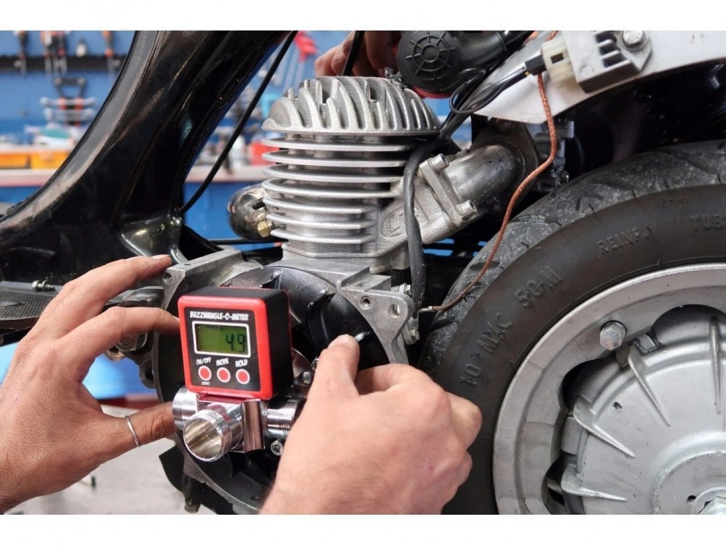 2-stroke: Vespa / Lambretta ignition adjustment with digital degree disk